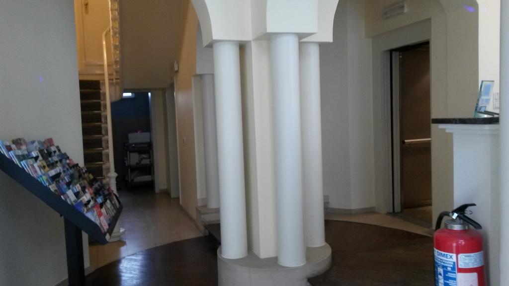 בריסל Hotel Queen Mary מראה חיצוני תמונה