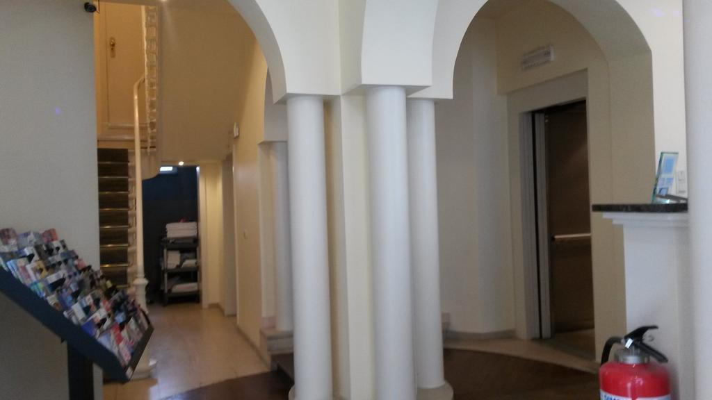 בריסל Hotel Queen Mary מראה חיצוני תמונה