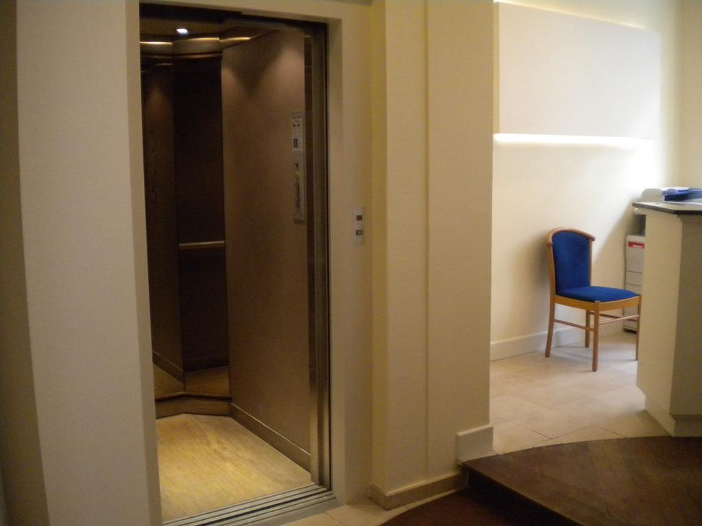 בריסל Hotel Queen Mary מראה חיצוני תמונה