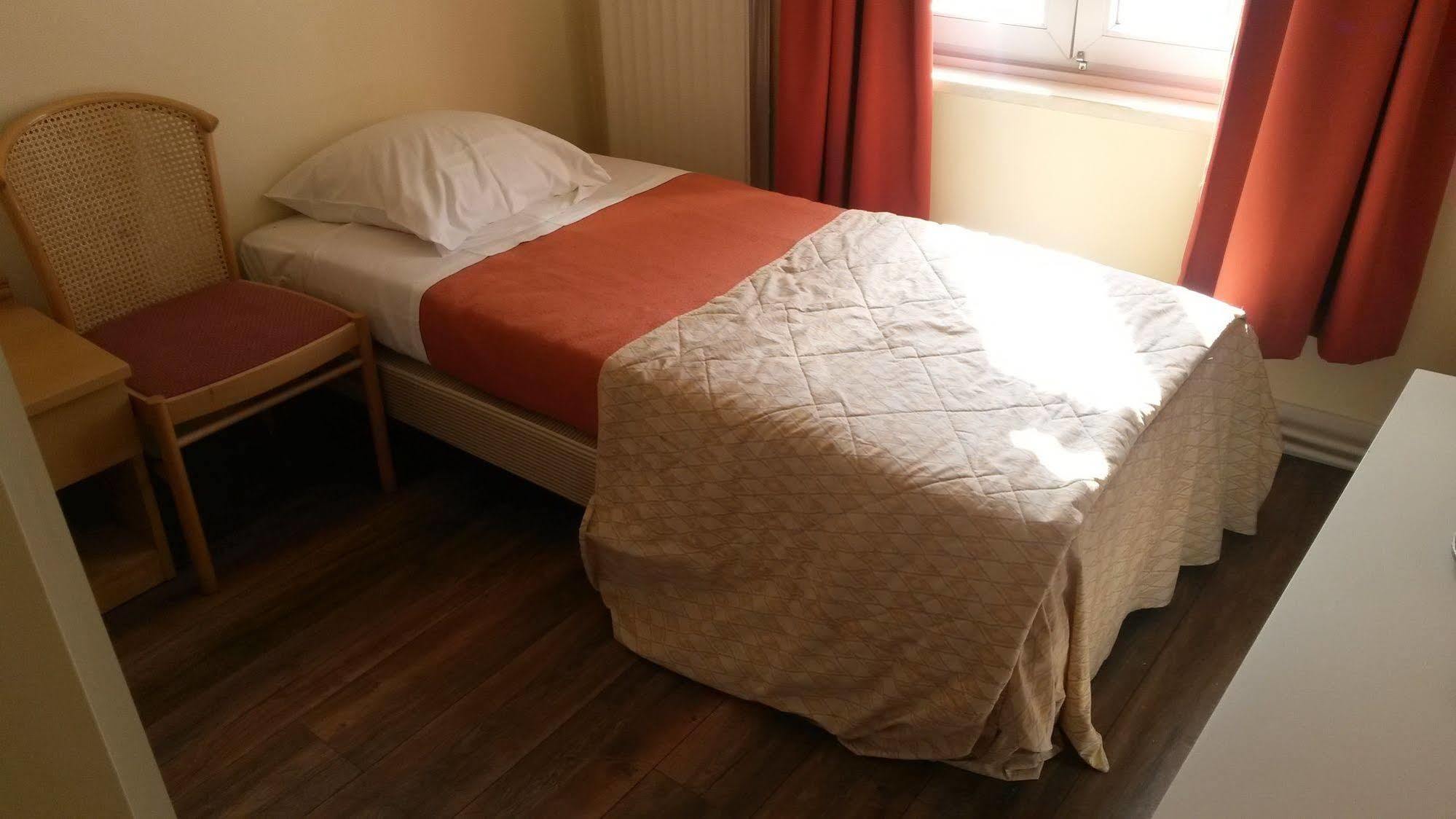 בריסל Hotel Queen Mary מראה חיצוני תמונה