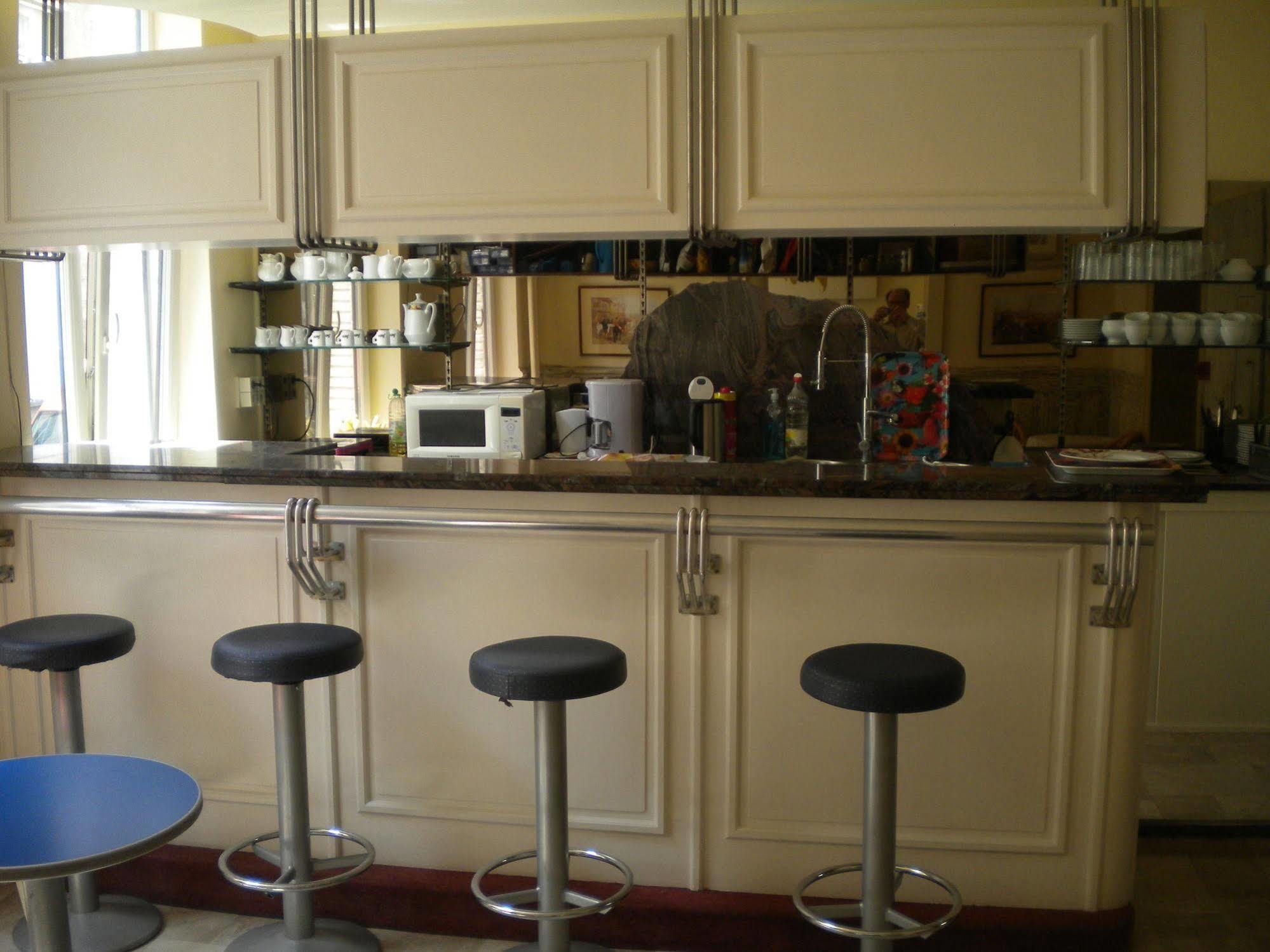 בריסל Hotel Queen Mary מראה חיצוני תמונה