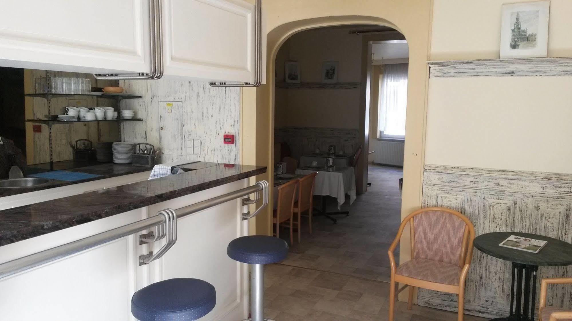 בריסל Hotel Queen Mary מראה חיצוני תמונה