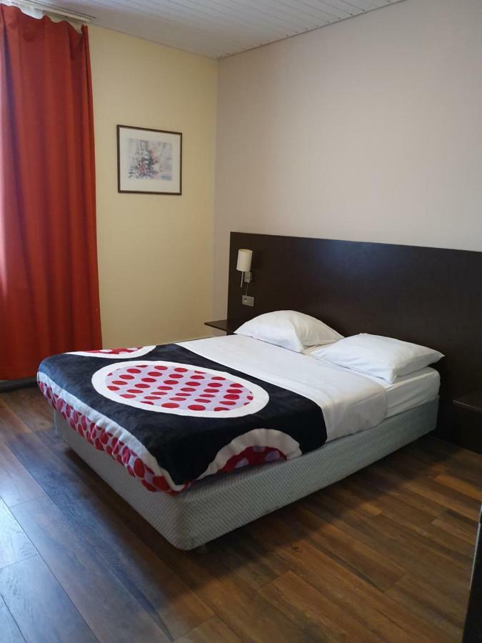 בריסל Hotel Queen Mary מראה חיצוני תמונה