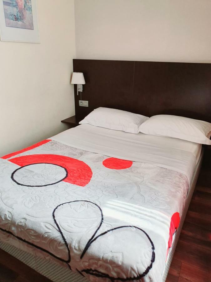 בריסל Hotel Queen Mary מראה חיצוני תמונה