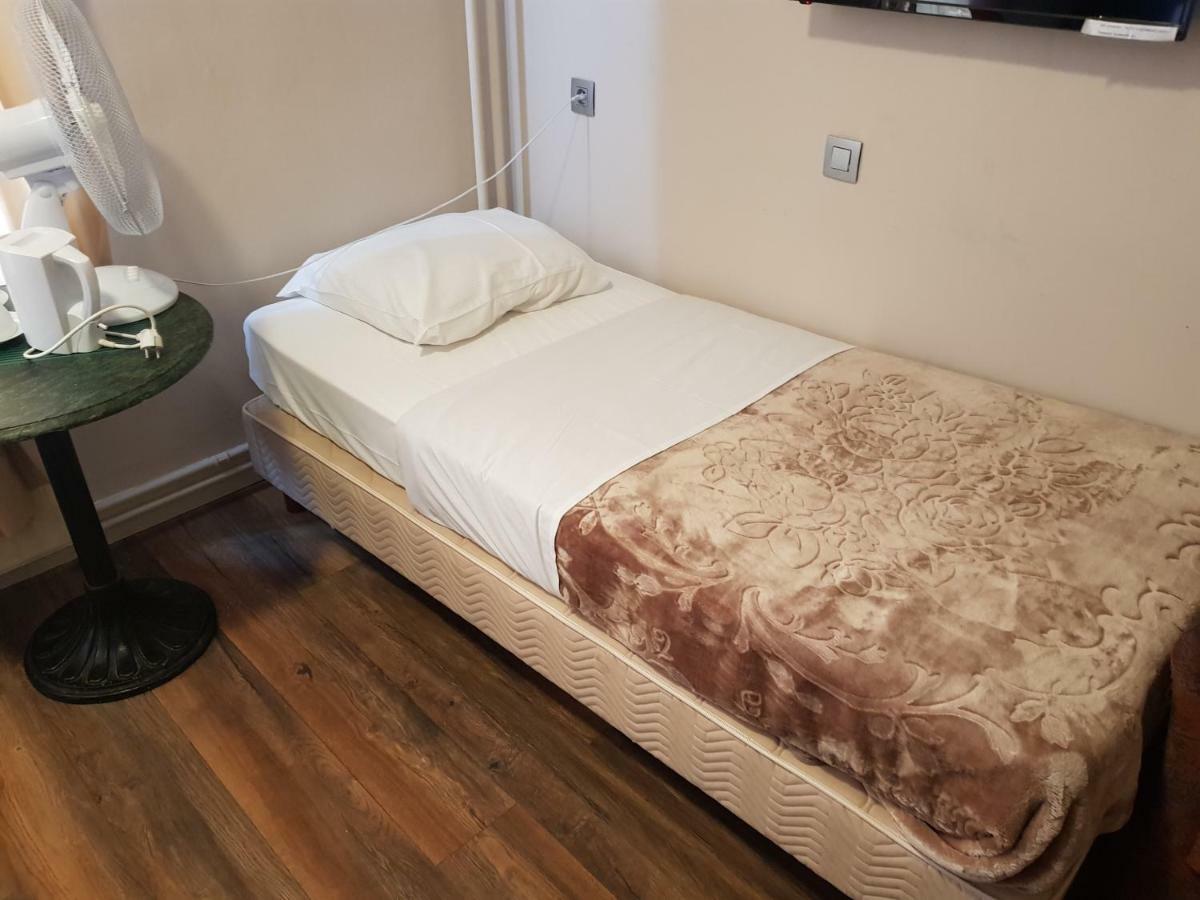 בריסל Hotel Queen Mary מראה חיצוני תמונה